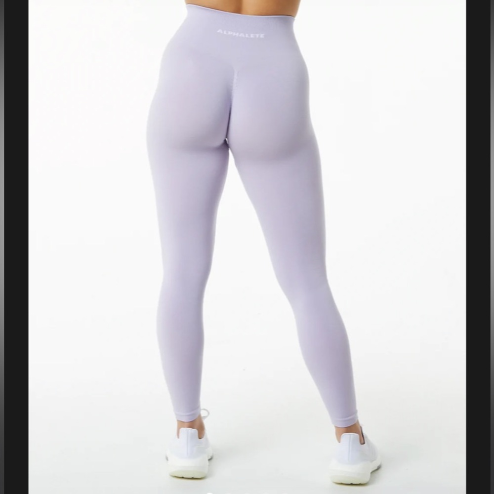 Alphalete amplify leggings in misty lilac. Never been worn!